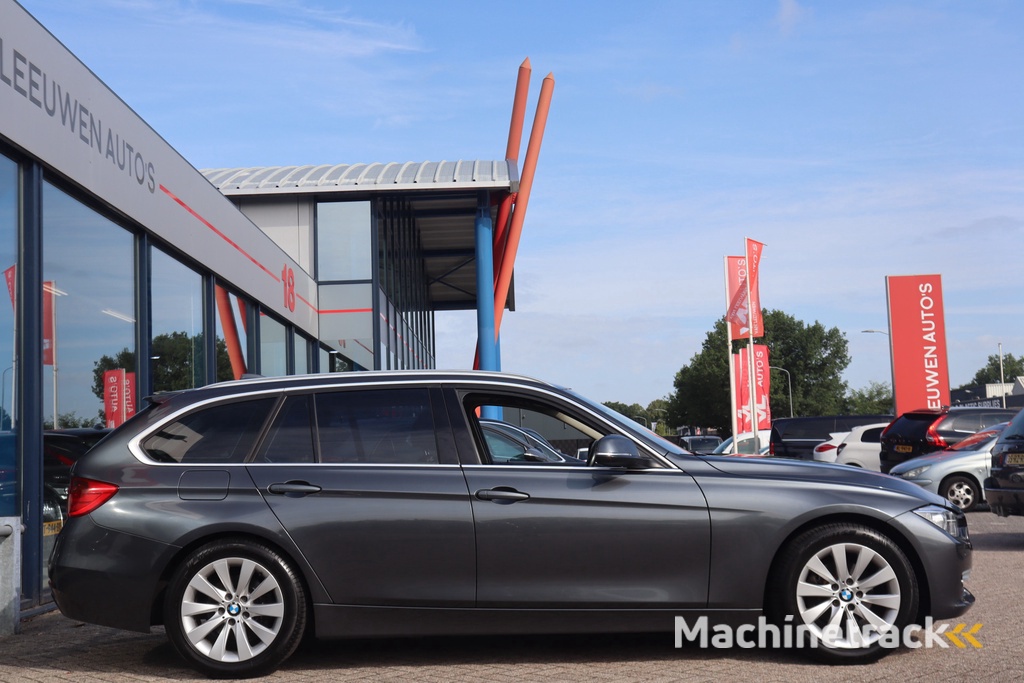BMW 3-serie Touring 318d High Executive | Pano | Stoelverwarming | Automaat