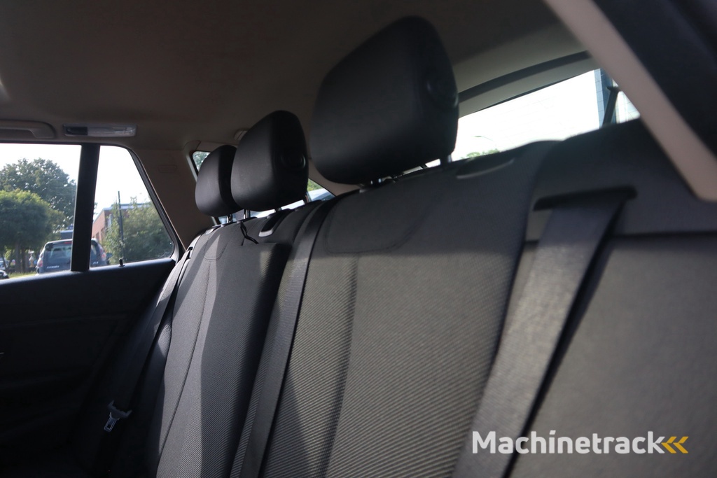 BMW 3-serie Touring 318d High Executive | Pano | Stoelverwarming | Automaat