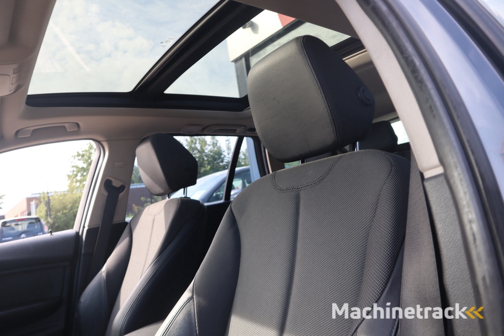 BMW 3-serie Touring 318d High Executive | Pano | Stoelverwarming | Automaat