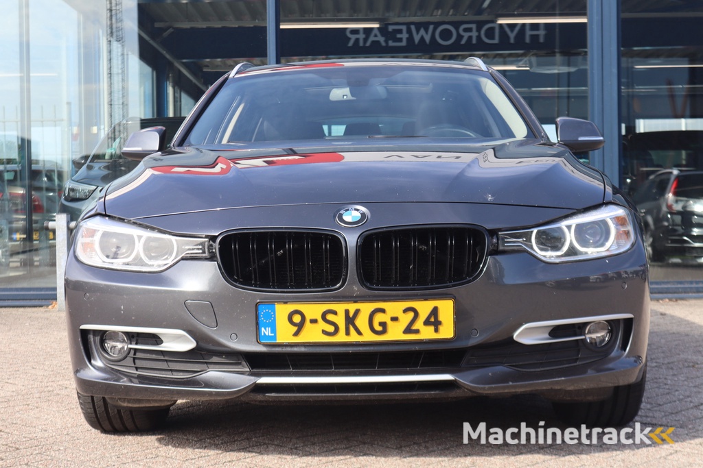 BMW 3-serie Touring 318d High Executive | Pano | Stoelverwarming | Automaat