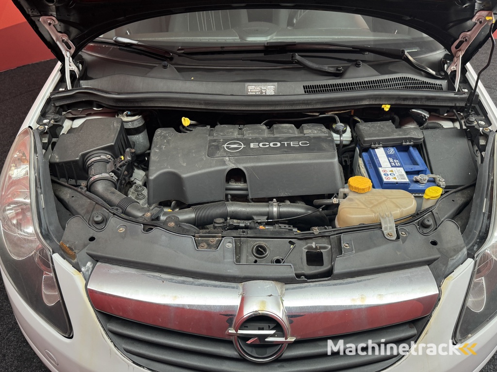 Opel Corsa 1.4-16V Sport | Zo Mee | Lees Tekst | Read Text