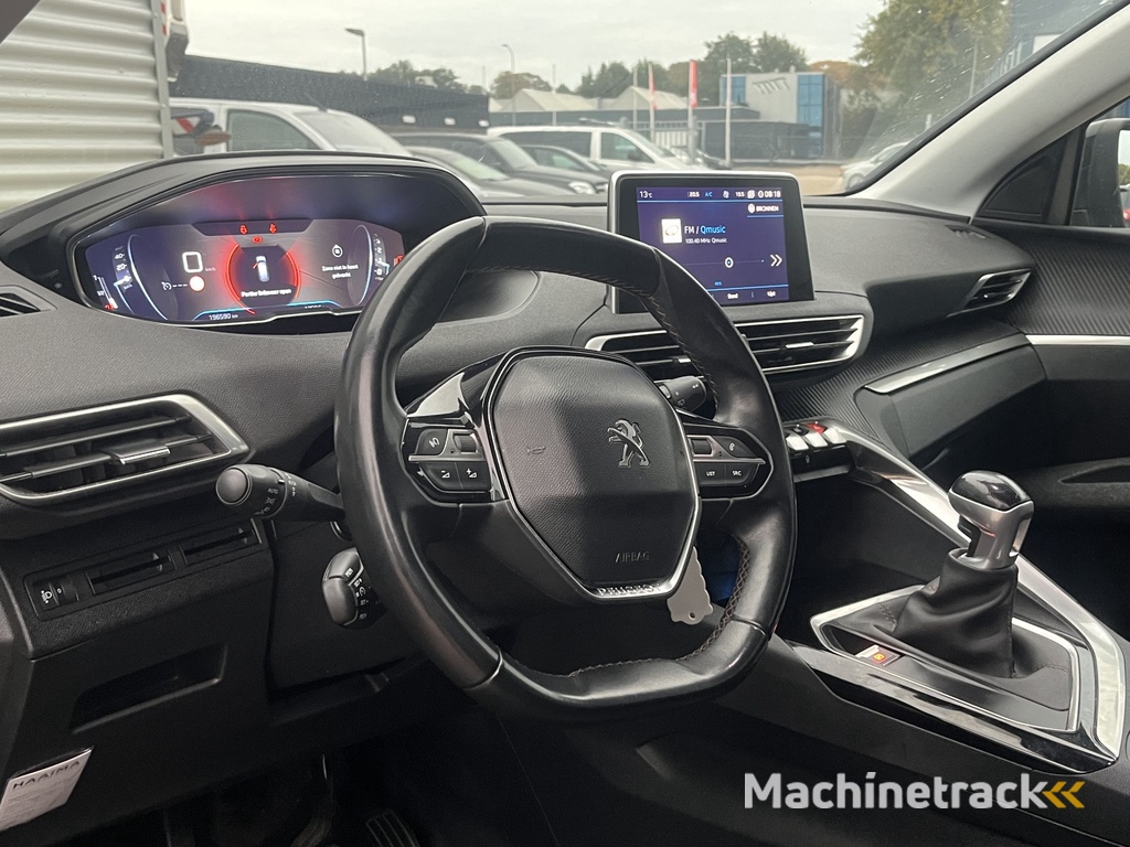 Peugeot 5008 1.2 PureTech Active | Nieuw Binnen! | Cruise | Trekhaak | Navi | 7 Persoons |