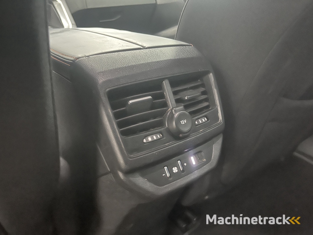 Peugeot 5008 1.2 PureTech Active | Nieuw Binnen! | Cruise | Trekhaak | Navi | 7 Persoons |