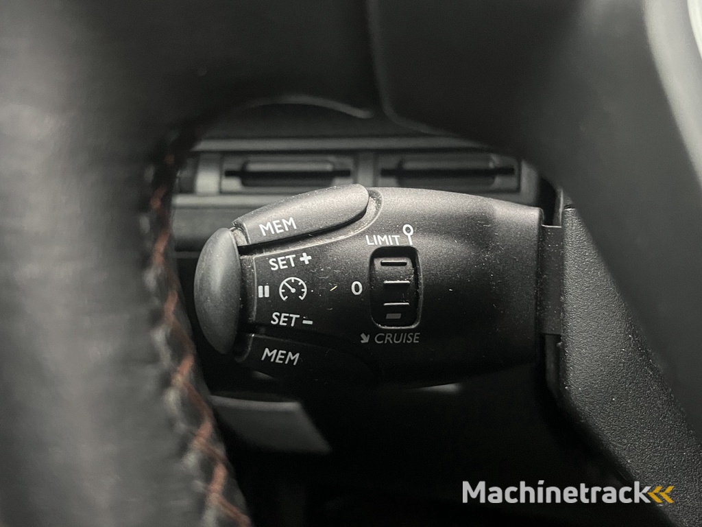 Peugeot 5008 1.2 PureTech Active | Nieuw Binnen! | Cruise | Trekhaak | Navi | 7 Persoons |