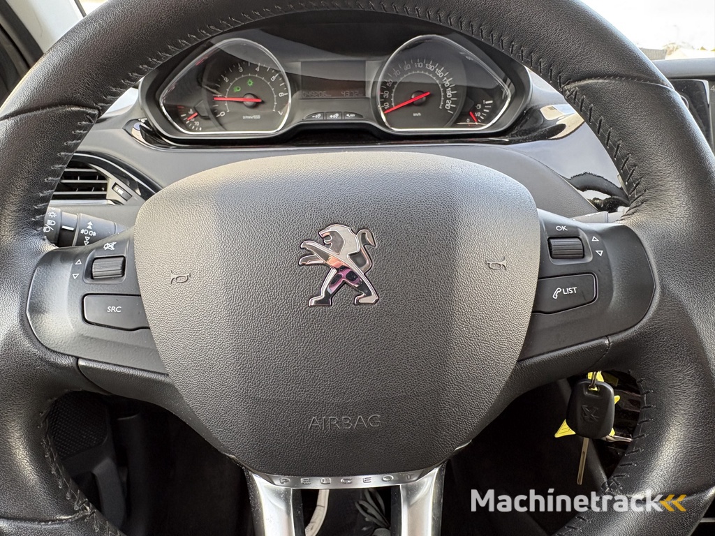 Peugeot 208 1.2 VTi Allure | Nieuw Binnen! | Clima | Cruise