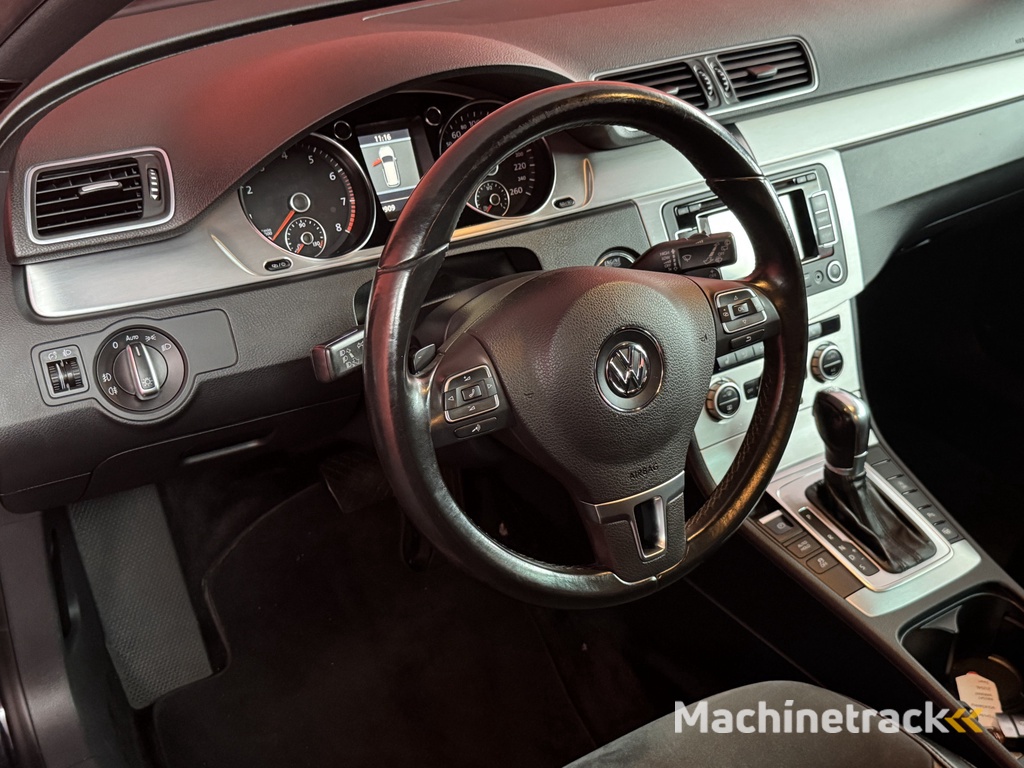 Volkswagen Passat Variant 1.4 TSI Highline BlueMotion | APK 07-11-2026 | Automaat | Navigatie | Climate Control |