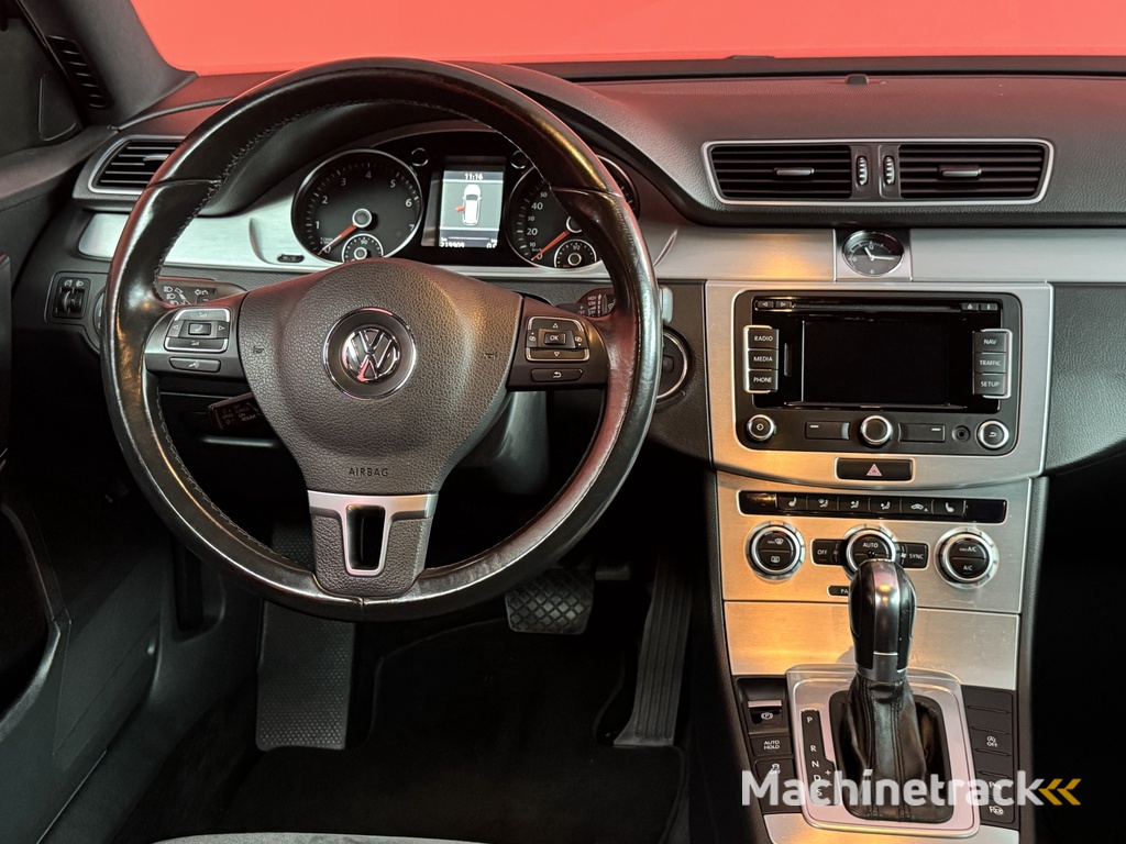 Volkswagen Passat Variant 1.4 TSI Highline BlueMotion | APK 07-11-2026 | Automaat | Navigatie | Climate Control |