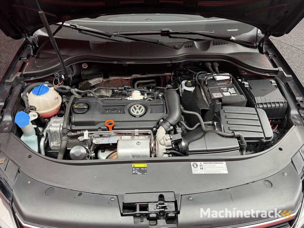 Volkswagen Passat Variant 1.4 TSI Highline BlueMotion | APK 07-11-2026 | Automaat | Navigatie | Climate Control |