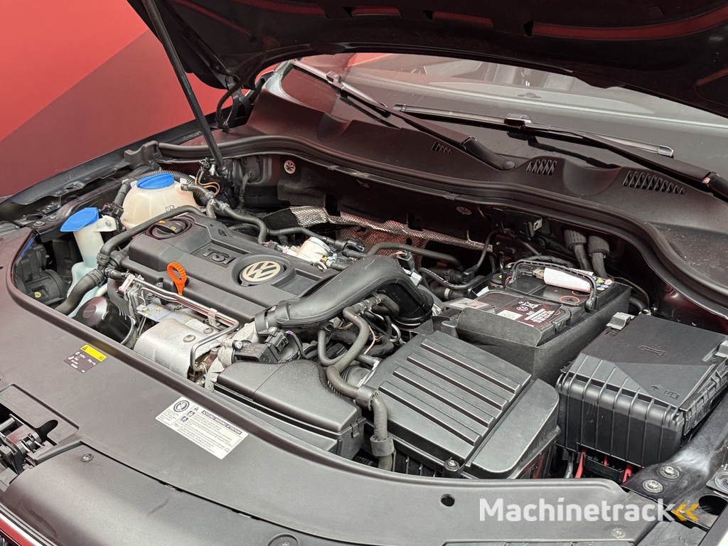 Volkswagen Passat Variant 1.4 TSI Highline BlueMotion | APK 07-11-2026 | Automaat | Navigatie | Climate Control |