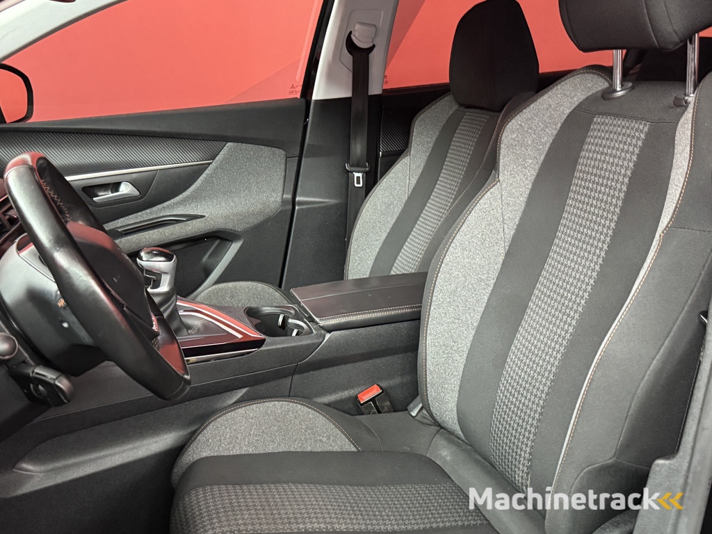 Peugeot 5008 1.2 PureTech Active | Cruise | Trekhaak | Navi | 7 Persoons |