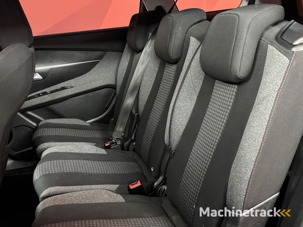 Peugeot 5008 1.2 PureTech Active | Cruise | Trekhaak | Navi | 7 Persoons |