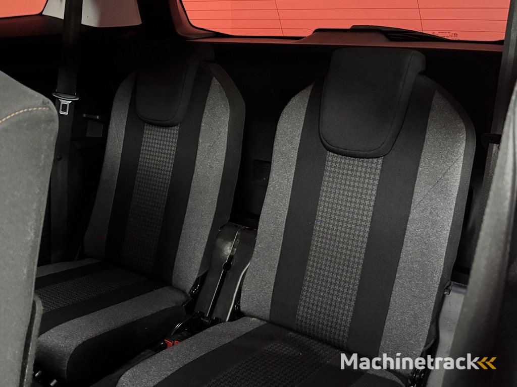 Peugeot 5008 1.2 PureTech Active | Cruise | Trekhaak | Navi | 7 Persoons |