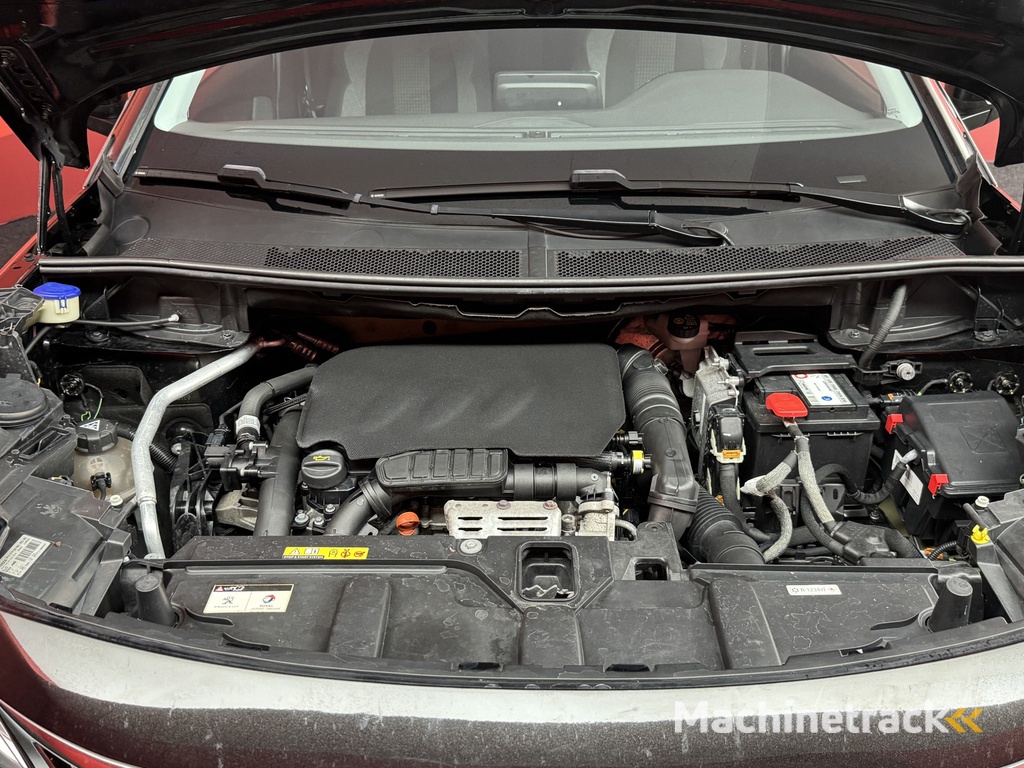 Peugeot 5008 1.2 PureTech Active | Cruise | Trekhaak | Navi | 7 Persoons |