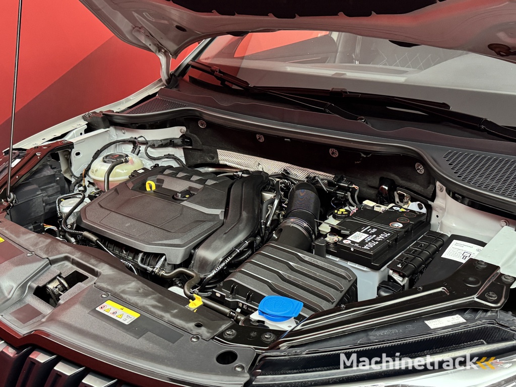 ŠKODA Karoq 1.5 TSI ACT Sportline Business | Automaat | Camera | Stoelverwarming