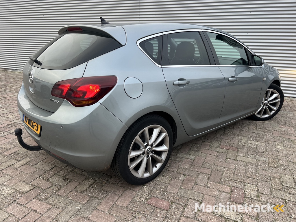 Opel Astra 1.6 Turbo Cosmo | Nieuw Binnen! | Trekhaak | Leder | Cruise