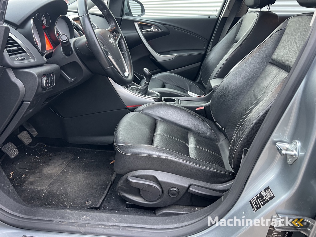 Opel Astra 1.6 Turbo Cosmo | Nieuw Binnen! | Trekhaak | Leder | Cruise