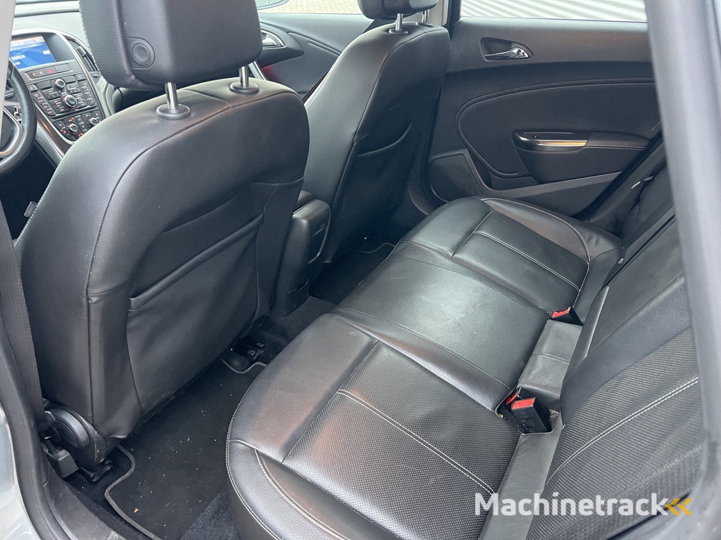 Opel Astra 1.6 Turbo Cosmo | Nieuw Binnen! | Trekhaak | Leder | Cruise