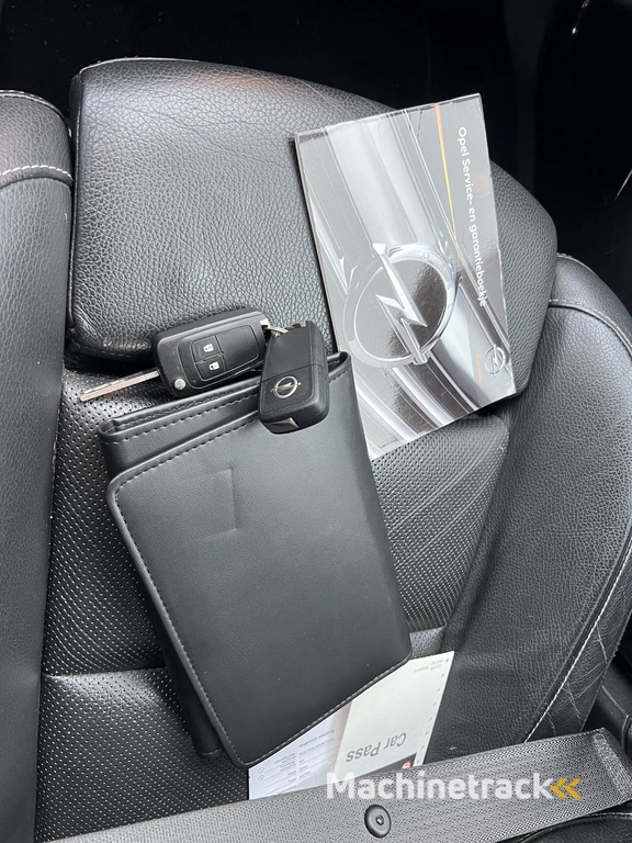 Opel Astra 1.6 Turbo Cosmo | Nieuw Binnen! | Trekhaak | Leder | Cruise