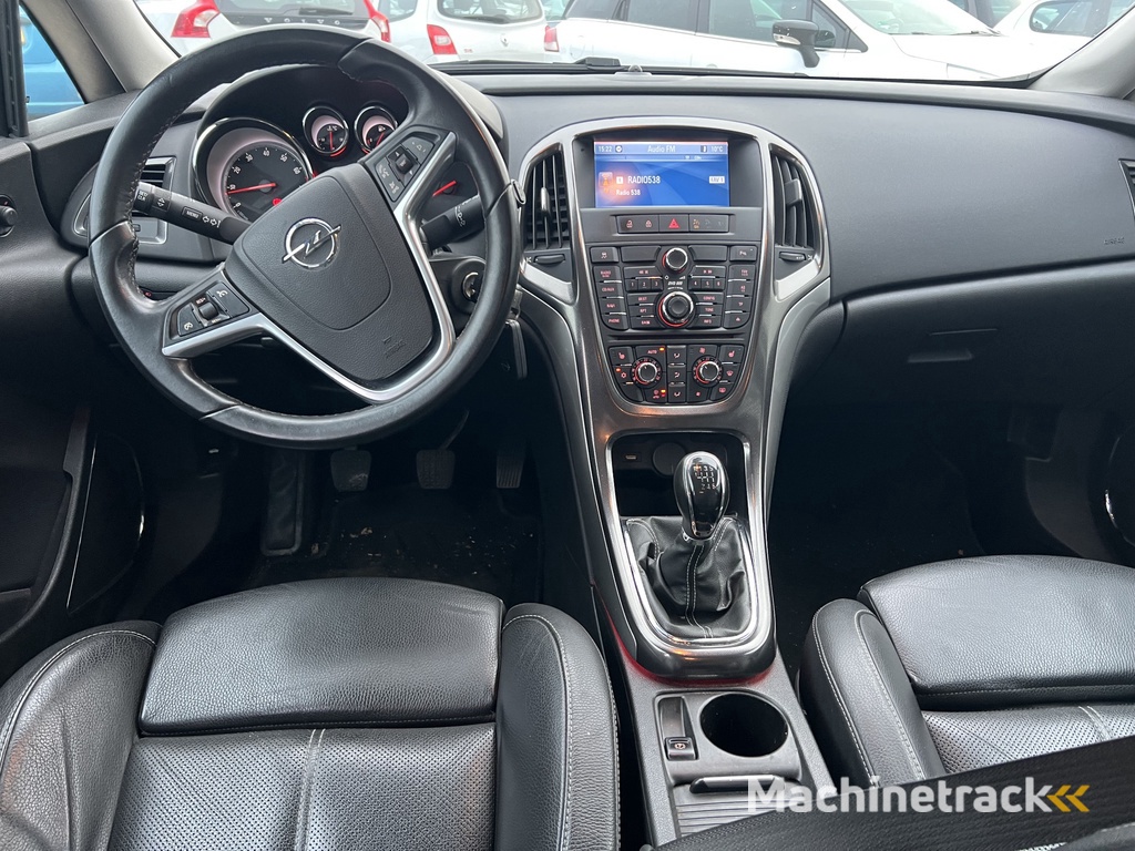 Opel Astra 1.6 Turbo Cosmo | Nieuw Binnen! | Trekhaak | Leder | Cruise