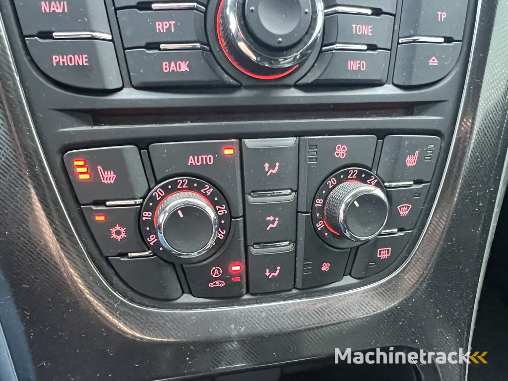 Opel Astra 1.6 Turbo Cosmo | Nieuw Binnen! | Trekhaak | Leder | Cruise