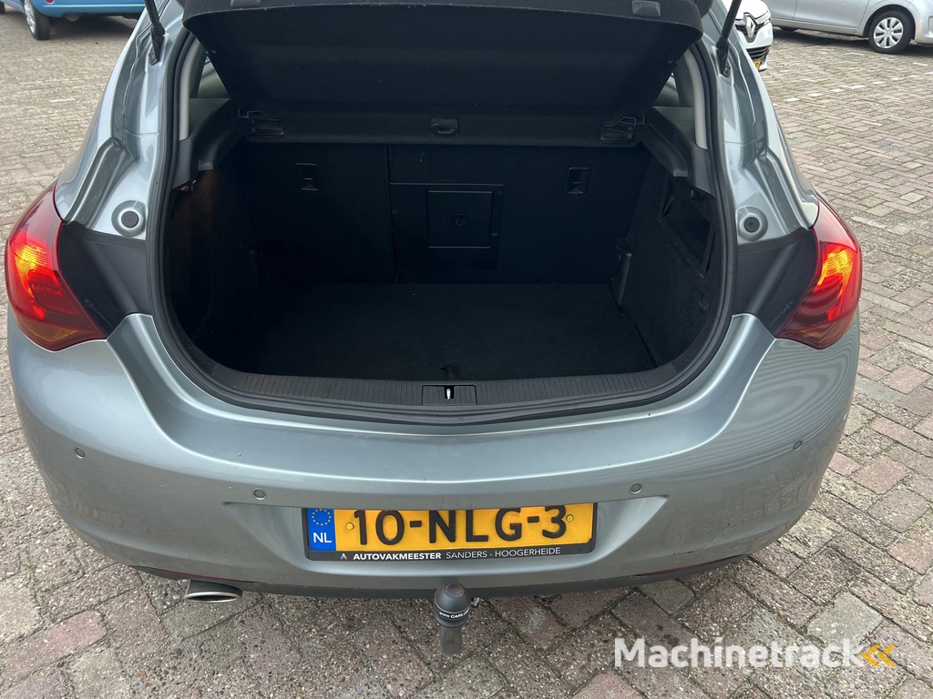 Opel Astra 1.6 Turbo Cosmo | Nieuw Binnen! | Trekhaak | Leder | Cruise