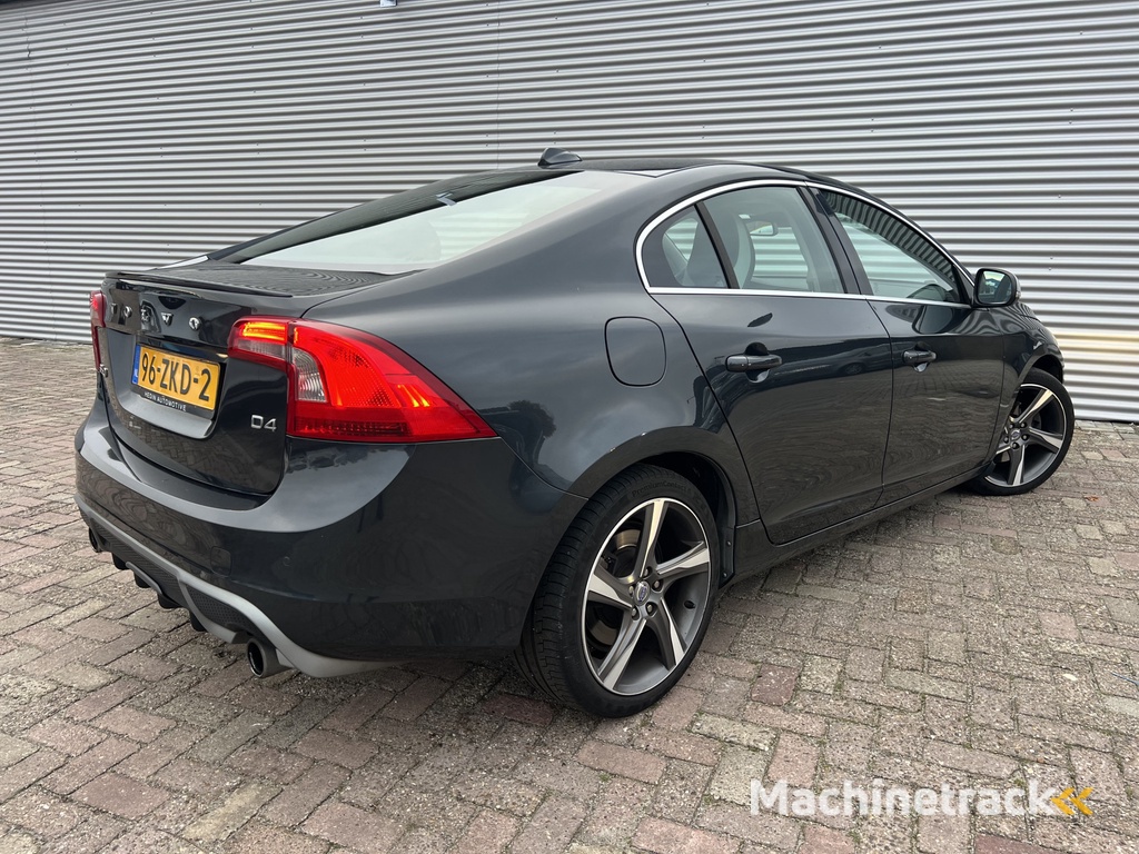 Volvo S60 2.0 D4 R-Design | Nieuw Binnen! | Trekhaak | Navi | Stoelverwarming