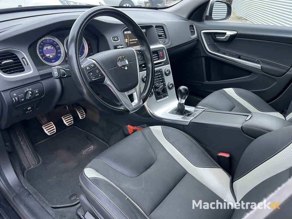 Volvo S60 2.0 D4 R-Design | Nieuw Binnen! | Trekhaak | Navi | Stoelverwarming