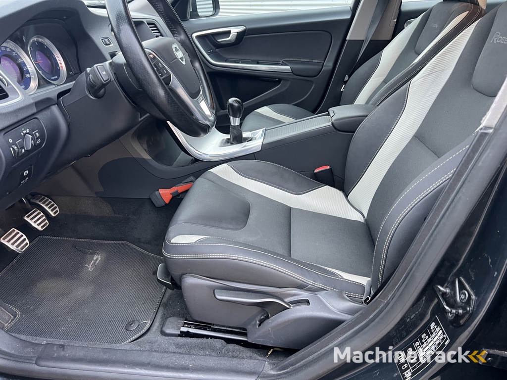 Volvo S60 2.0 D4 R-Design | Nieuw Binnen! | Trekhaak | Navi | Stoelverwarming