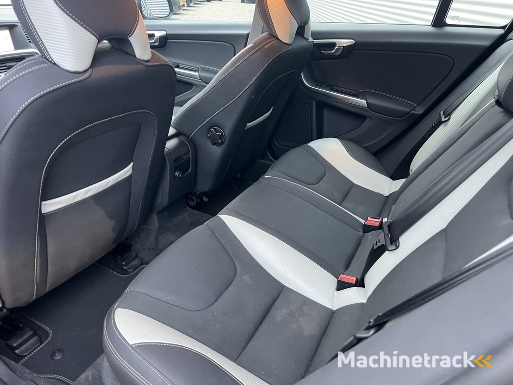 Volvo S60 2.0 D4 R-Design | Nieuw Binnen! | Trekhaak | Navi | Stoelverwarming