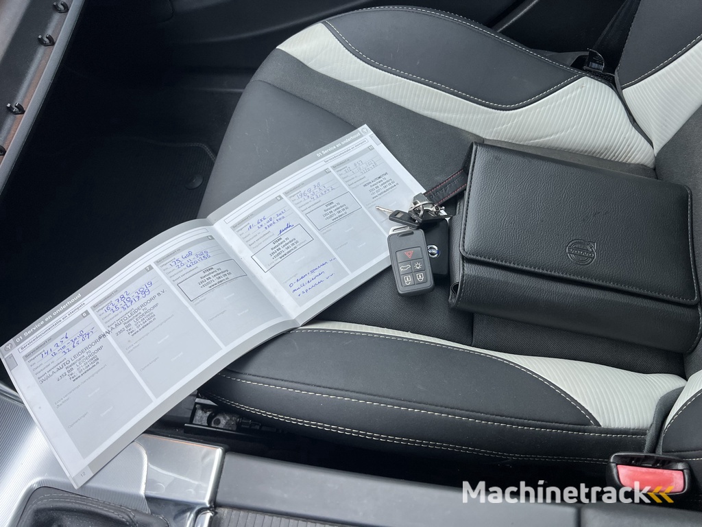 Volvo S60 2.0 D4 R-Design | Nieuw Binnen! | Trekhaak | Navi | Stoelverwarming