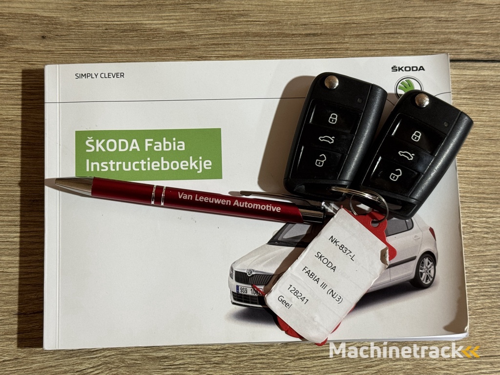 ŠKODA Fabia 1.2 TSI Active | Automaat | Airco | Trekhaak | APK 06-11-2026 |