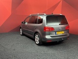 Minituur van Volkswagen Touran 1.4 TSI Highline | Automaat | Navi | Trekhaak | 170PK