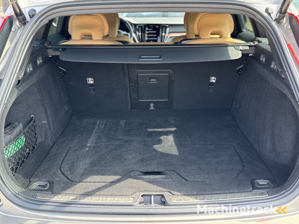 Volvo V60 2.0 T6 Recharge AWD Inscription | Trekhaak | Massage | Pilot Assist |