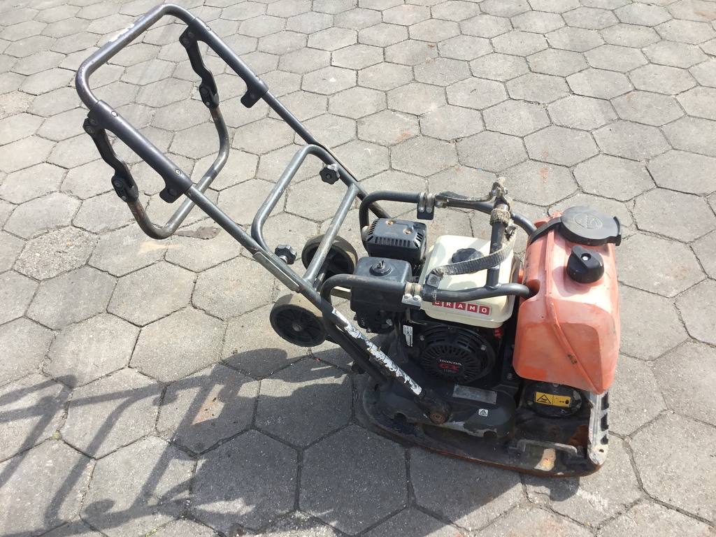 Gebruikte trilplaat Husqvarna LG100