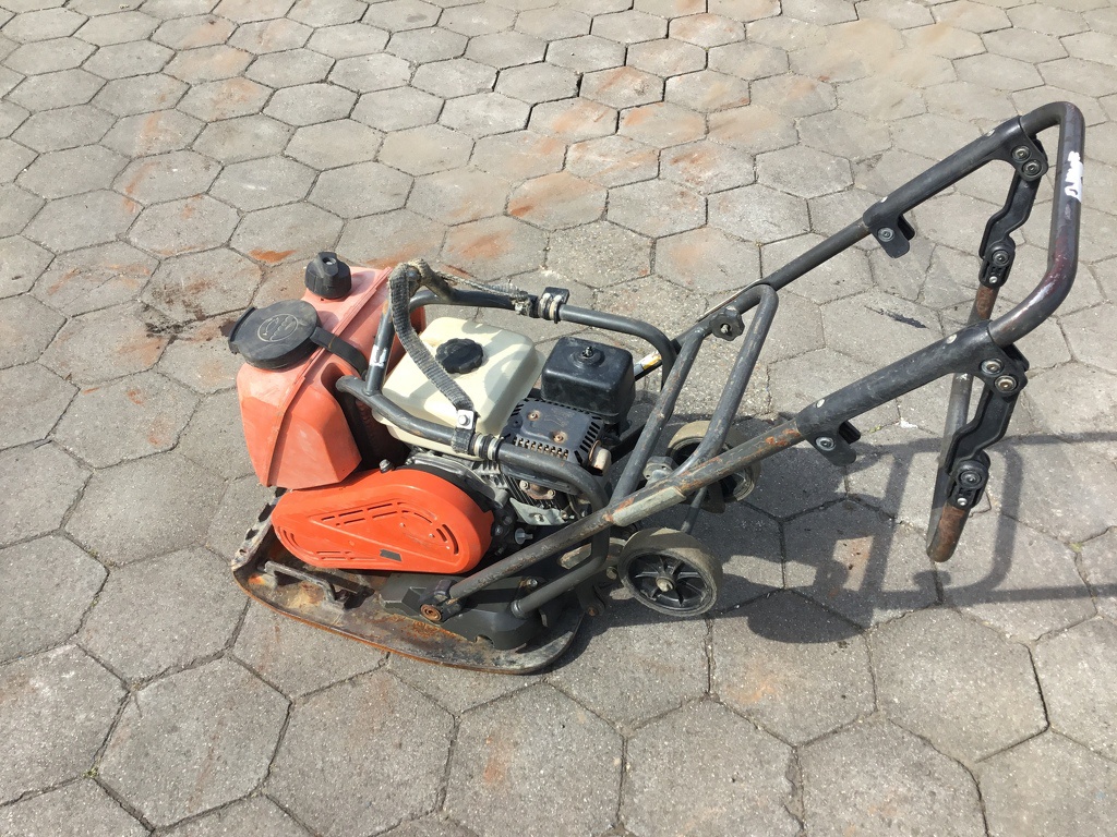 Gebruikte trilplaat Husqvarna LG100