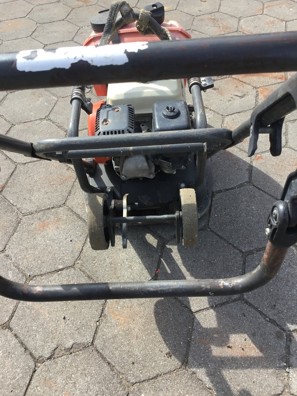 Gebruikte trilplaat Husqvarna LG100