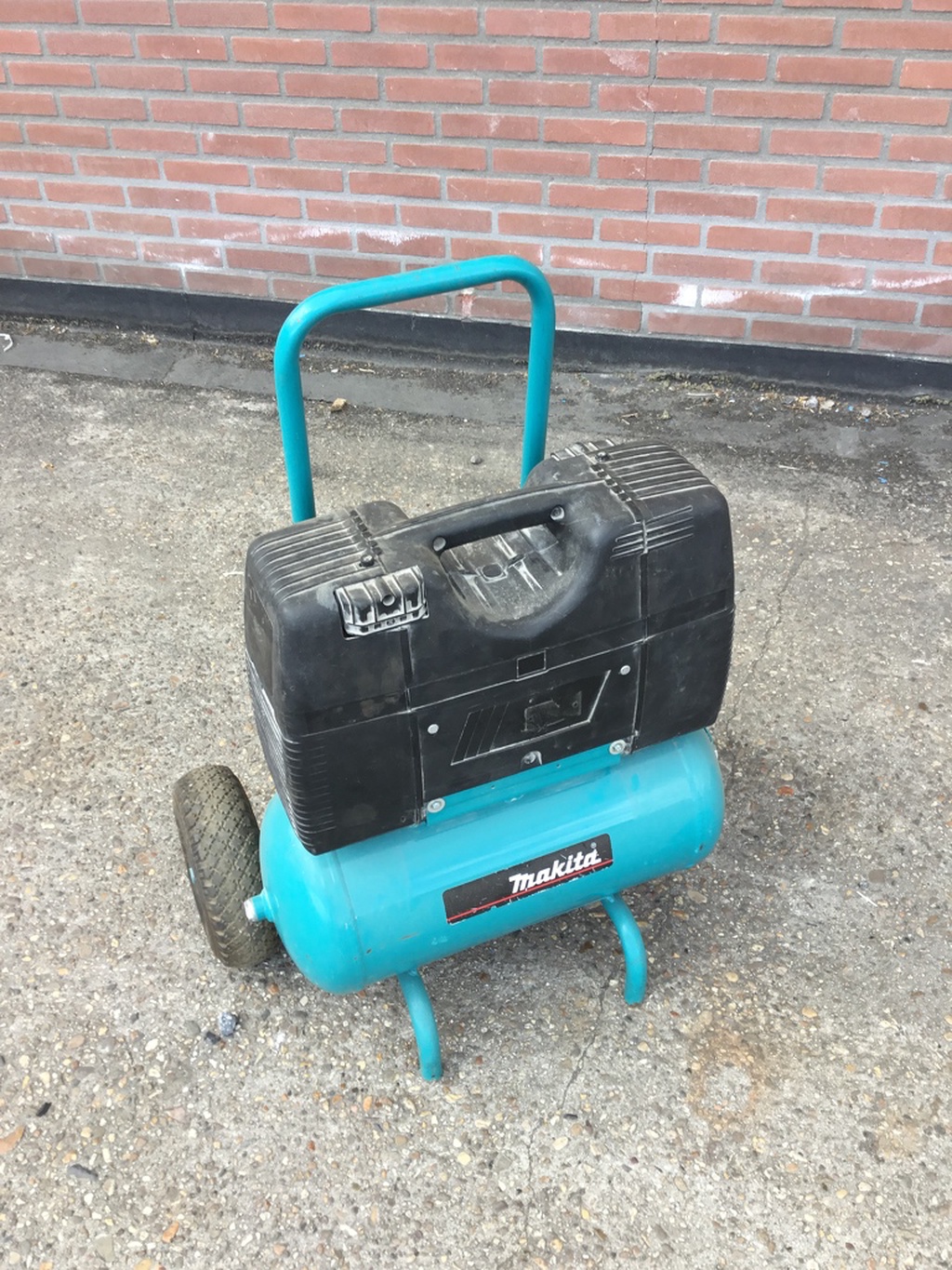 Gebruikte compressor Makita AC240