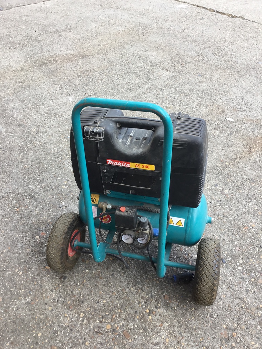 Gebruikte compressor Makita AC240