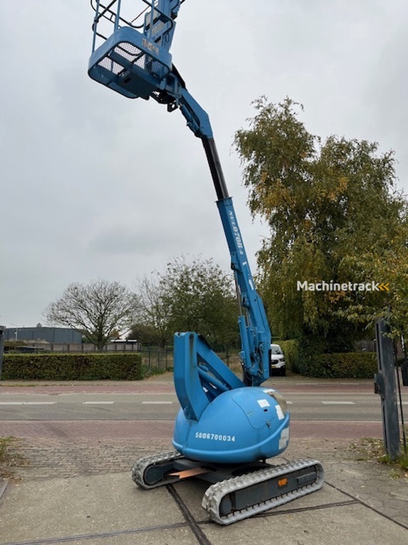 Gebruikte knikhoogwerker op rups Maeda NUL070