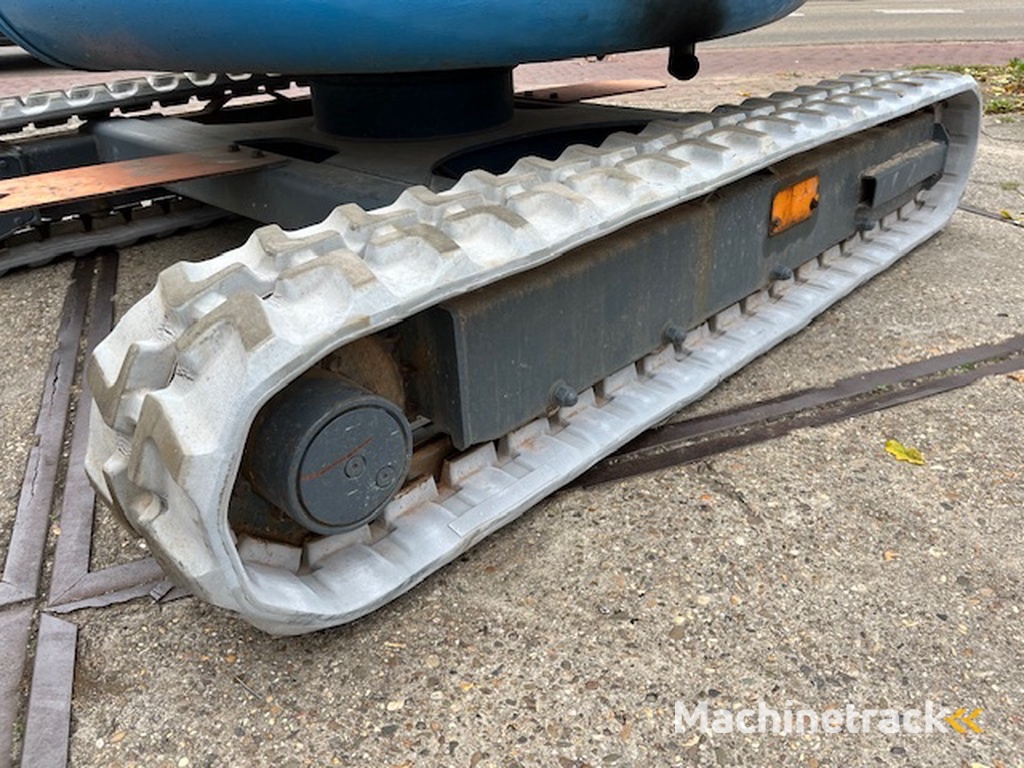 Gebruikte knikhoogwerker op rups Maeda NUL070