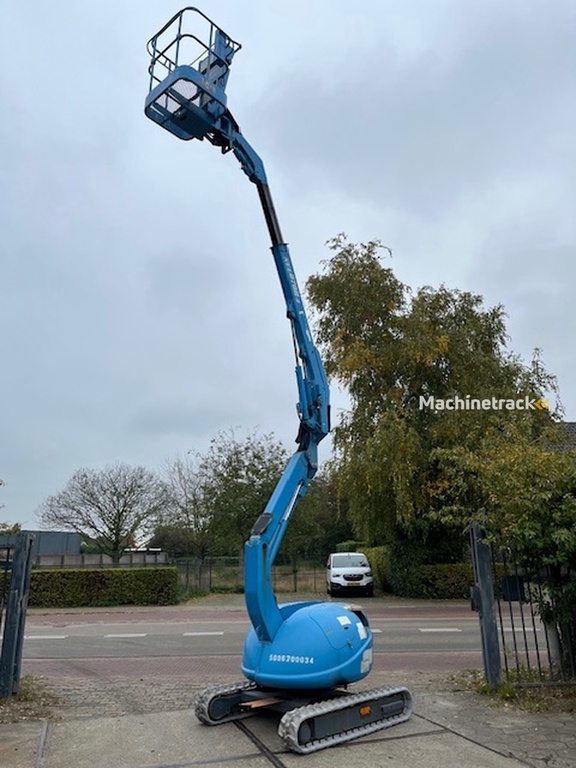 Gebruikte knikhoogwerker op rups Maeda NUL070
