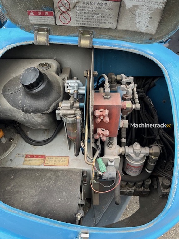 Gebruikte knikhoogwerker op rups Maeda NUL070