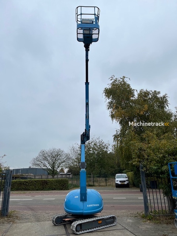 Gebruikte knikhoogwerker op rups Maeda NUL070