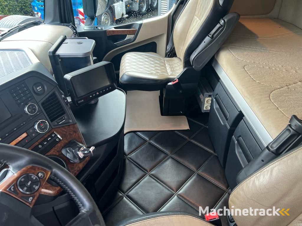 Mercedes-Benz Actros 4163 8x4/4 SLT