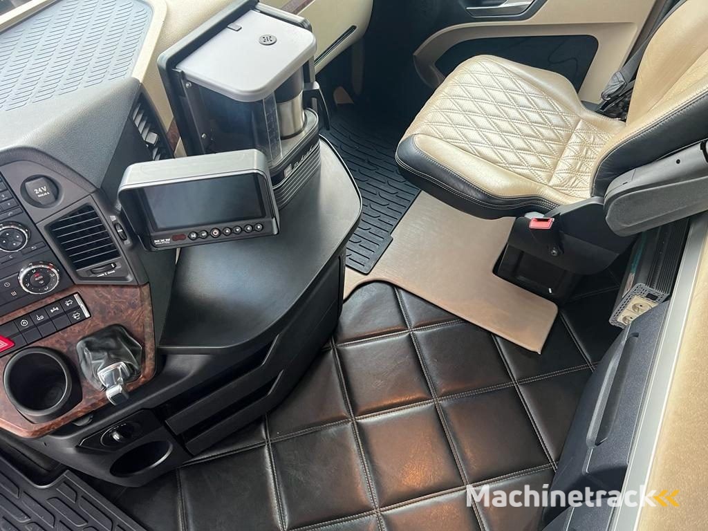 Mercedes-Benz Actros 4163 8x4/4 SLT