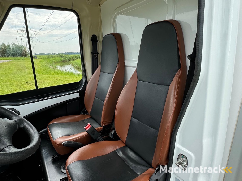 Cenntro C500 | Electric | Lithium | Rolzeilen box met stelling en deuren aan de achterkant | range van 100 km