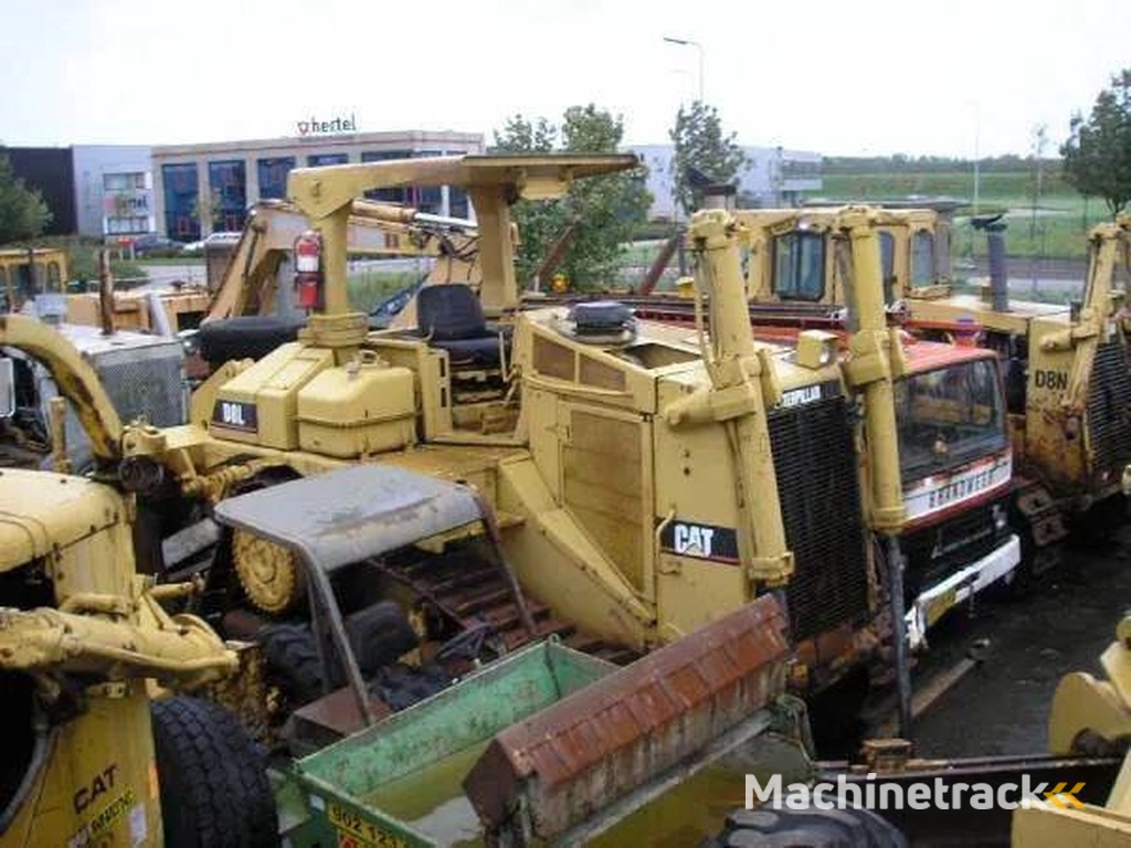 CAT D8L