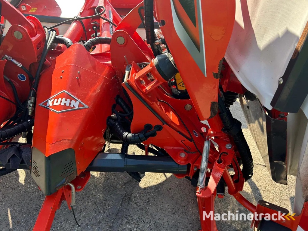 Kuhn GMD 9530 & GMD 3125 F-FF Triple maaier Vlindermaaier Schijvenmaaier