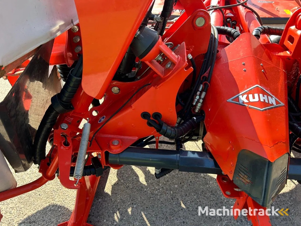 Kuhn GMD 9530 & GMD 3125 F-FF Triple maaier Vlindermaaier Schijvenmaaier