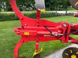 Thumbnail of Pottinger S 650 P N 8 schaar wentelploeg Ploeg Getrokken ploeg